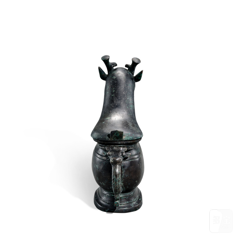 An archaic bronze ritual wine vessel and cover, gong, Western Zhou dynasty or later | 西周或更晚 青銅犧觥 - 图3